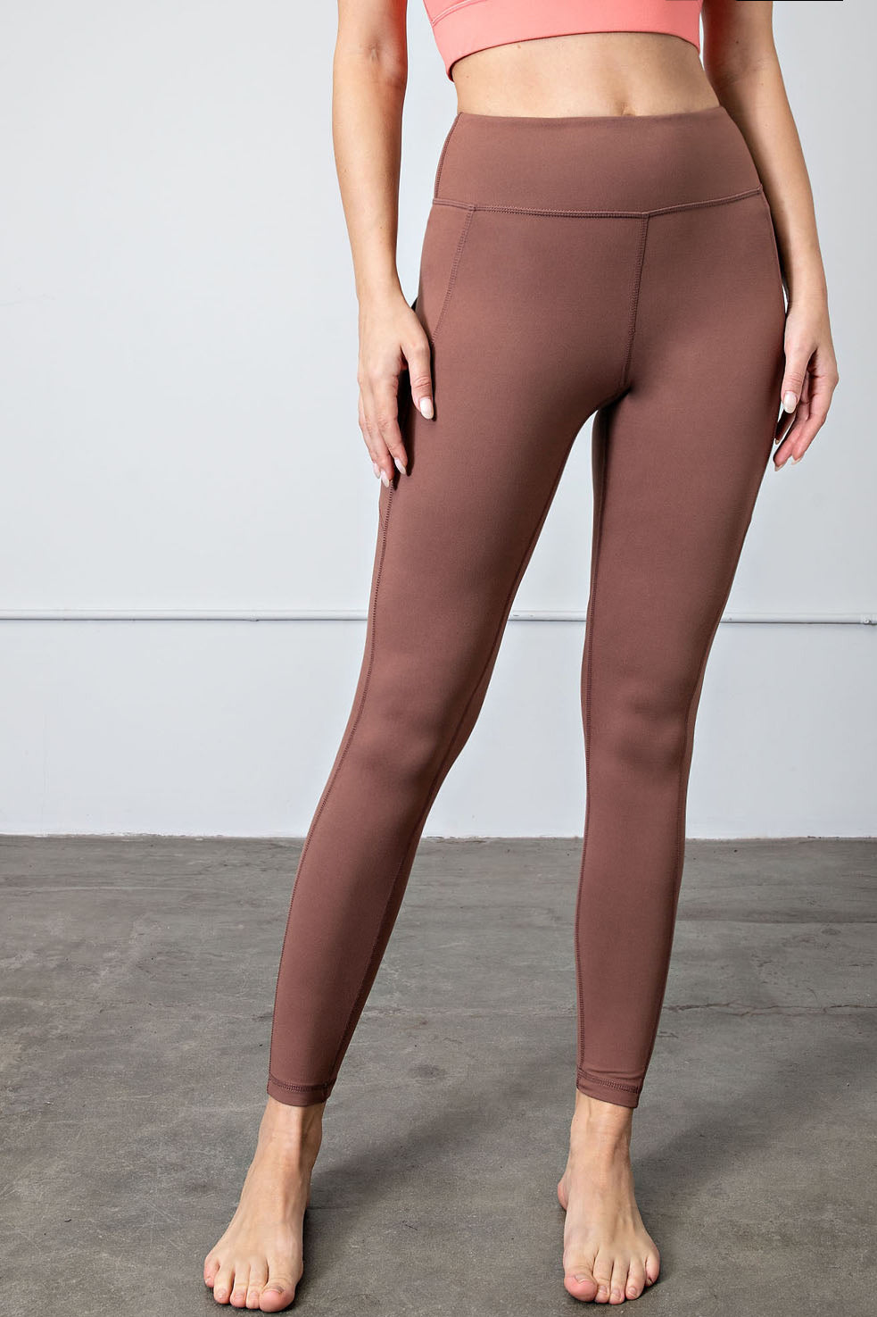 http://straightandarrowboutique.ca/cdn/shop/products/0138811_butter-leggings-with-side-pockets.jpg?v=1673636489