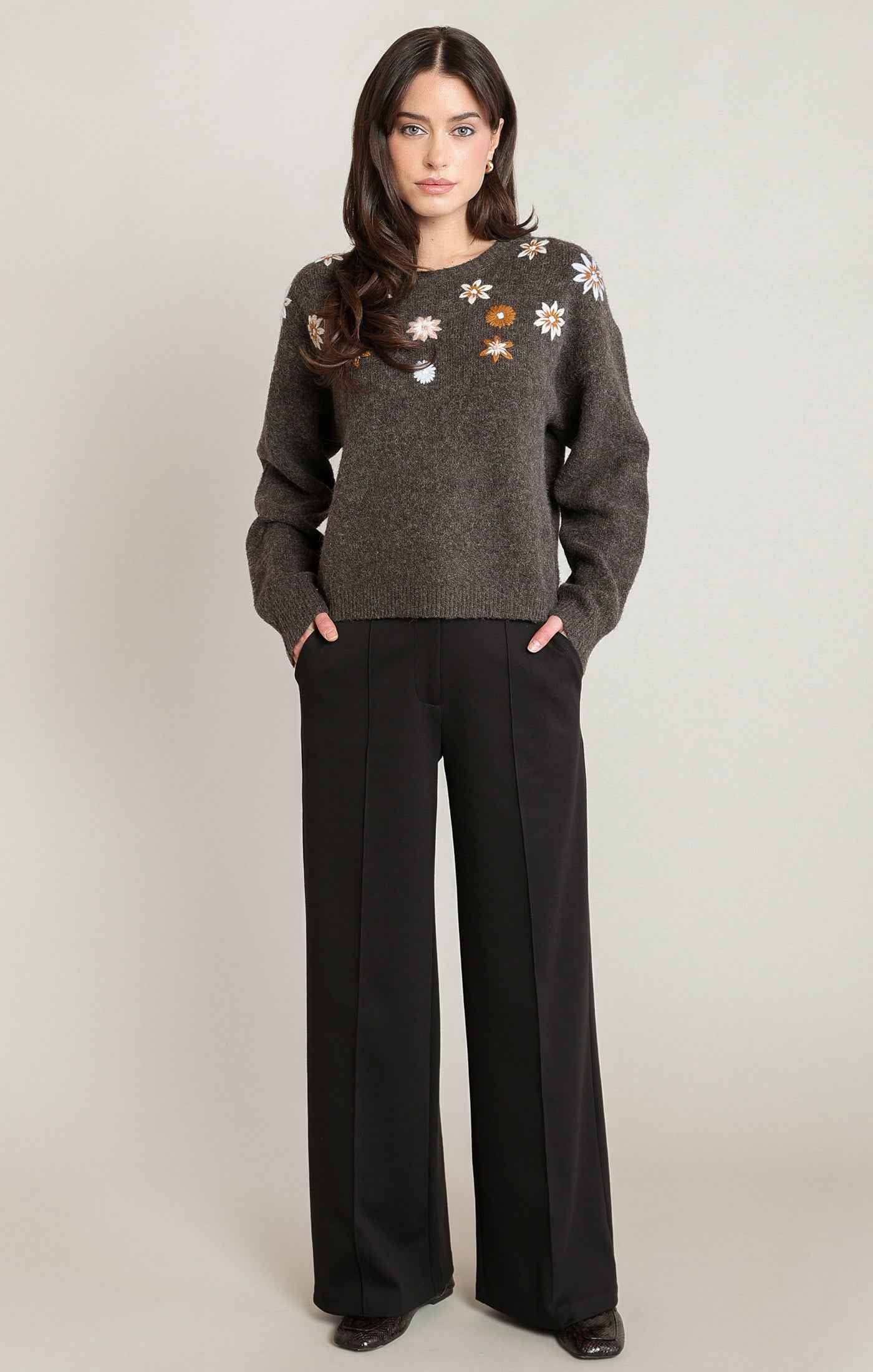 EMBROIDERED FLOWER SWEATER